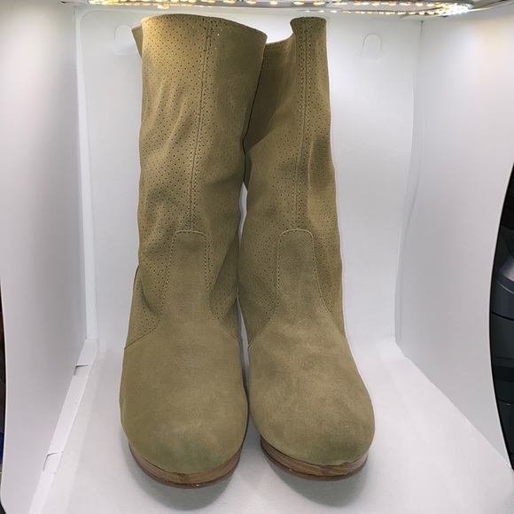 Cushion Walk Woman's Genuine Suede Perforated Heeled Boots Olive Green Size 9 - Picture 3 of 16